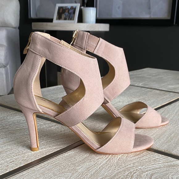 Beige Suede Mid High Heel with Zipper Detail. Size 7. EUC - Picture 4 of 7